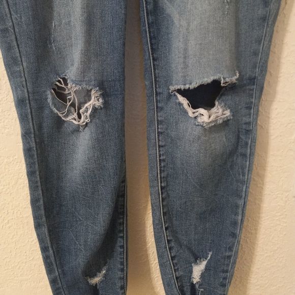 KanCan Distressed Jeans - Picture 4 of 10